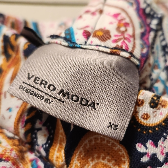 Vero Moda Loose Viscose Pants - Picture 4 of 4